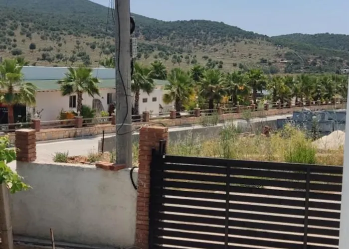 Artan Skenderaj 아파트 *